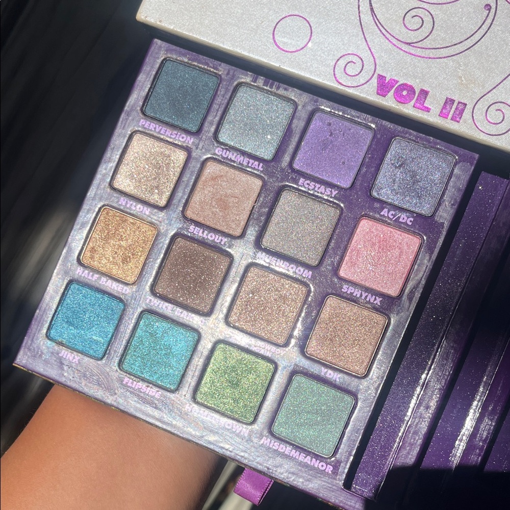 Urban Decay Vol 2 Eyeshadow Palette *Limited Edition*